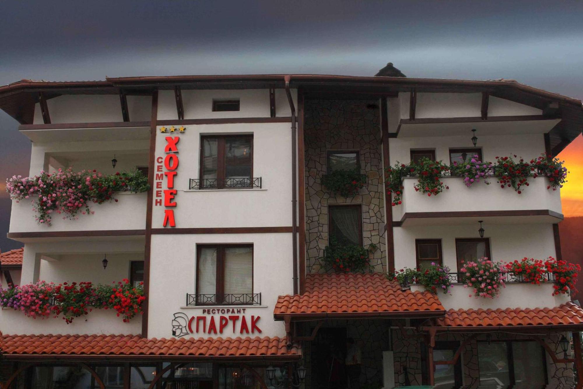 Spartak Family Hotel Смолян Экстерьер фото